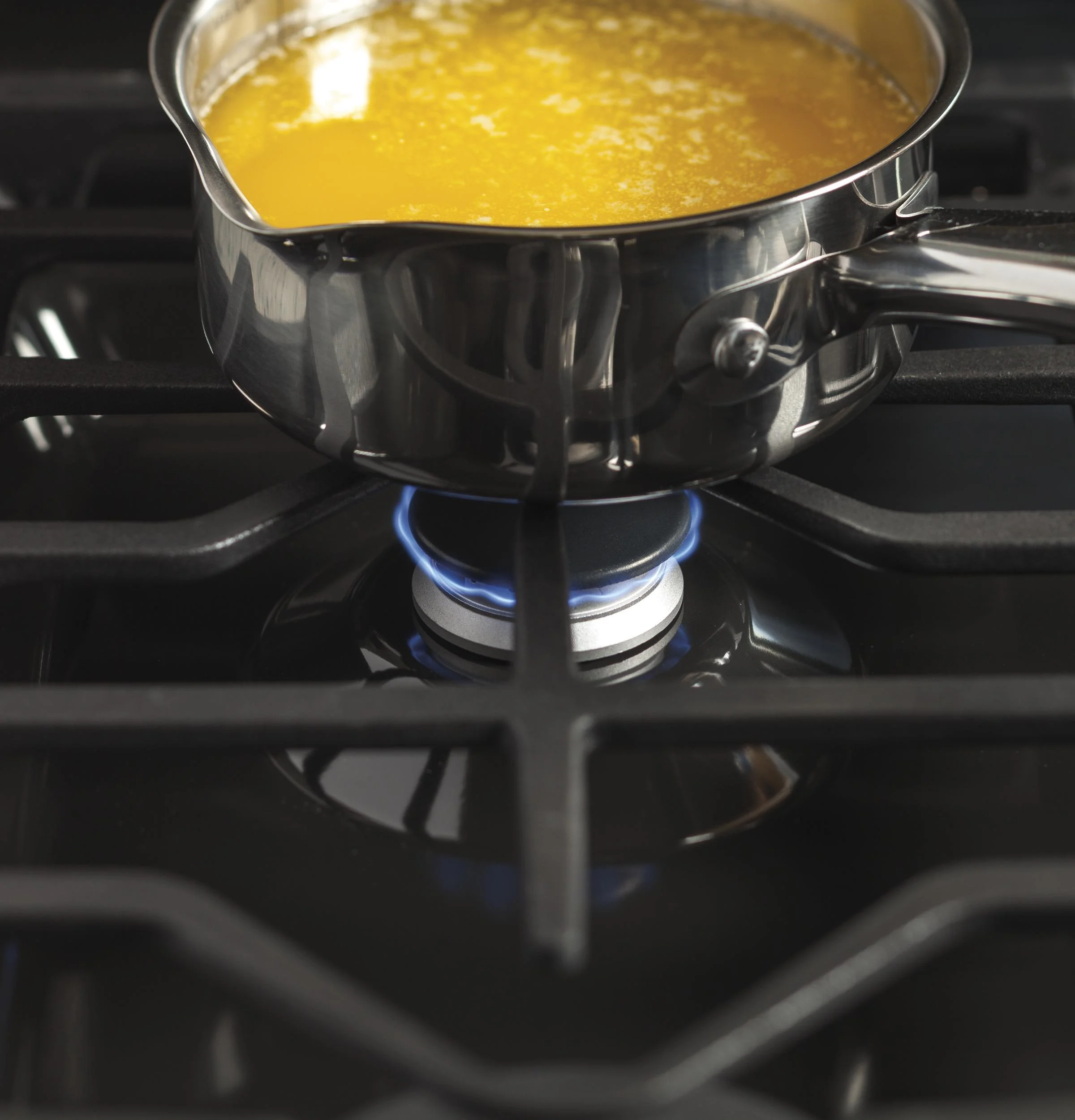 Precise simmer burner
