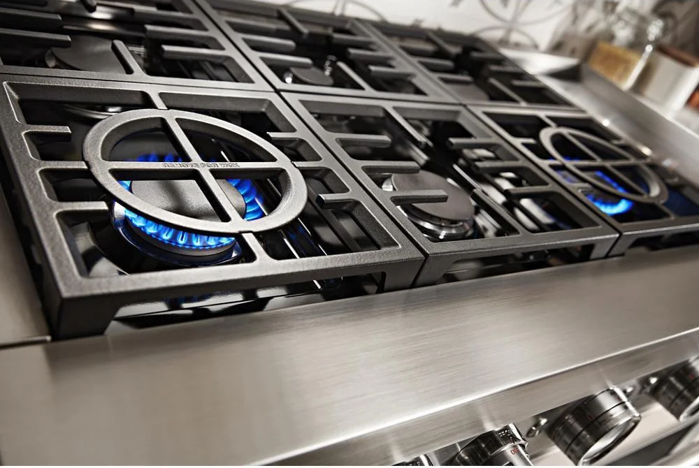 Two 20,000 BTU Ultra Power(TM) Dual-Flame Burners