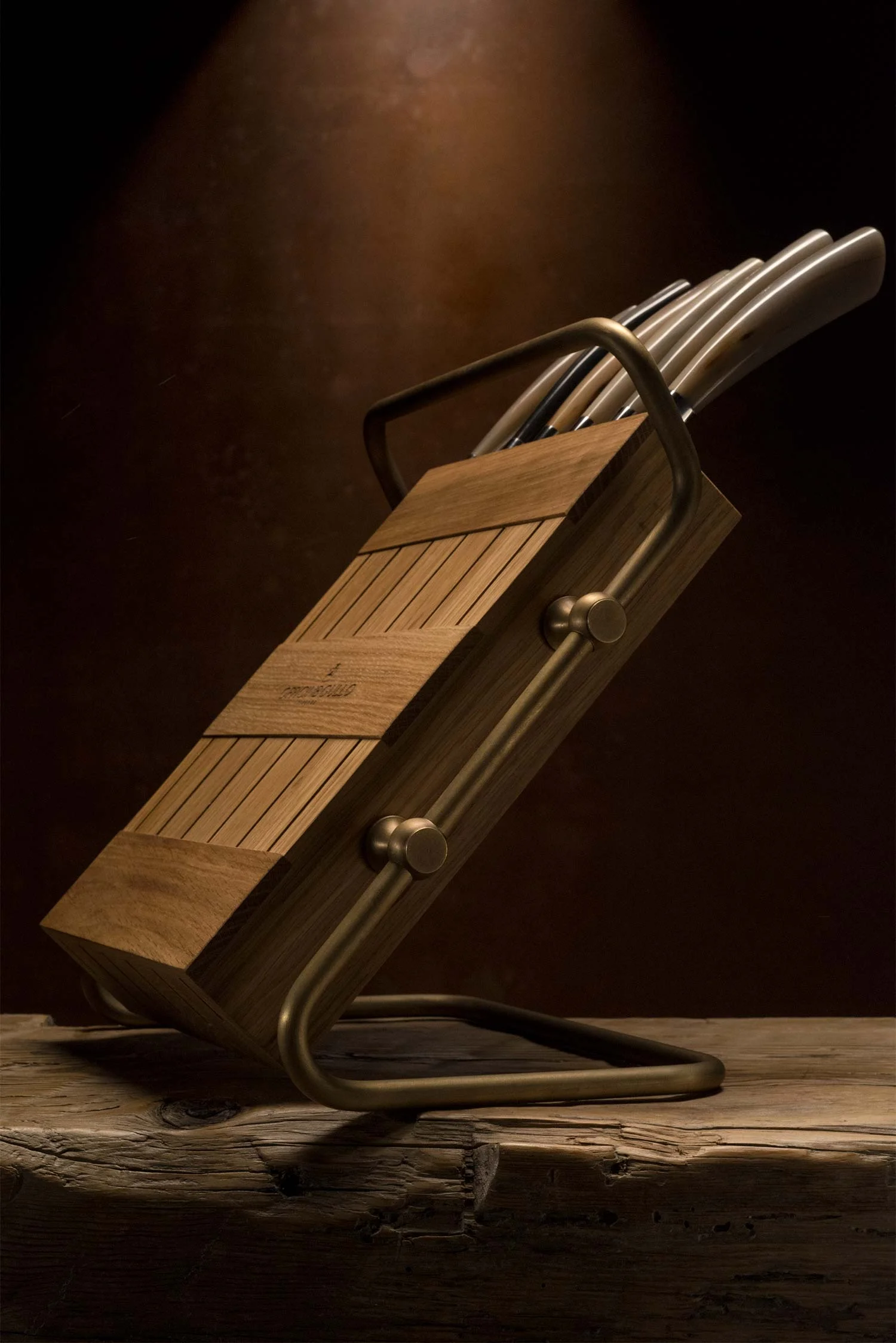 Organise your knives elegantly