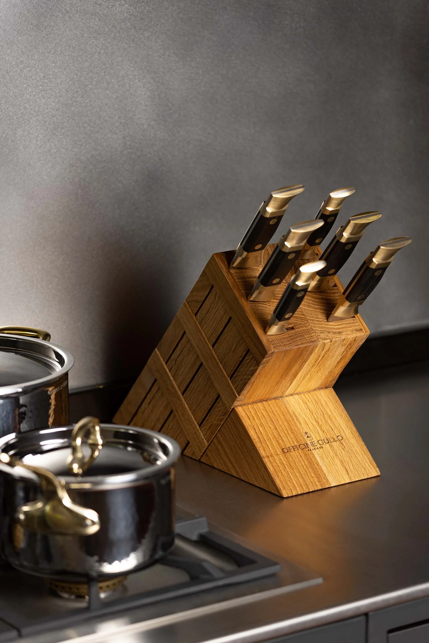 Organise your knives elegantly