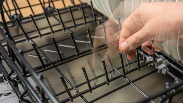 Flexible Folding Tines accommodate larger items.