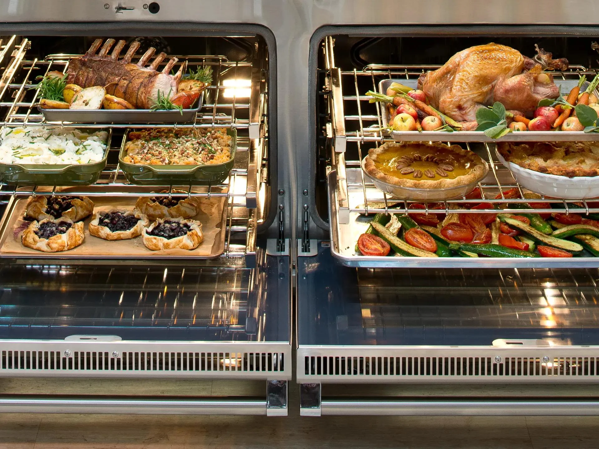 Telescopic racks glide smoothly for easy use