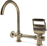 SINGLE MIXER WITH “LOBE” KNOBS